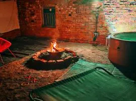 Lincoln Halo Dome,Hot Tub,6 beds, Projector - Groups OK