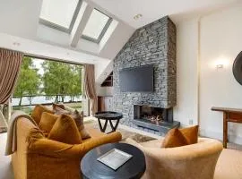 Creighton 2- Spacious Lakeshore Apartment