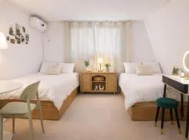 신림,서울대,청룡산 조용한 숙소-가족여행-최대6인#방2퀸침대3욕실2#kspo#2박시-1회조식2인-무료간식제공