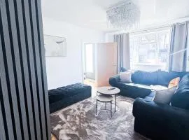 Family 3BR Home with Parking & Garden Sleeps 6