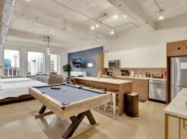 DT Dallas - Free Park - King Bed - 5 min Conv Ctr