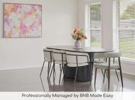 The Fairway - Refined Living & Private Guest Suite