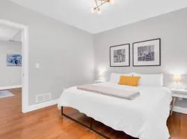 Jennifer's Chic Modern 1st Floor Apt Private Patio