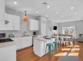 Jennifer's Penthouse Panoramic City Views w Deck