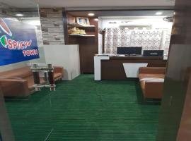 Hotel O Spicy Town, hotel em Nārnaul