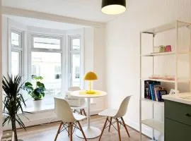 Central Brighton 1 Bedroom Apartment - Newly Refurbished, Walk to Beach