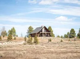 Cozy Island Park Cabin Near Yellowstone