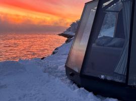 Aurora Sea Lodges AURORAHUT, Hotel in Herjenes