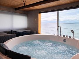 Free Sauna and Jacuzzi Sesekushi Umi terrace 小型犬2匹までOK #BU1, hotel a Kagoshima