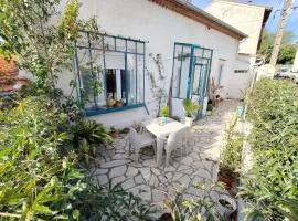 Charmante Maison T2 plein pied avec extérieur - Calme - Parking facile et gratuit, aux Arènes