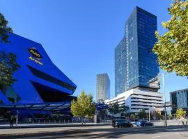 Luxury Balcony Apartment | Pool, Sauna & RAC Arena