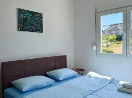 Entire 1-bedroom apartment with free parking