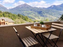 Vue montagne exceptionnelle T2 Cosy avec Balcon proche du lac, hotel a Embrun
