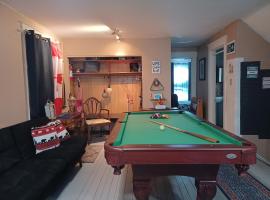 Niagara falls cottage unit with loft, Hotel in Niagara Falls
