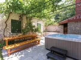 Simic Spa & BBQ Holiday Home Tucepi – Private Jacuzzi, Sauna & Garden