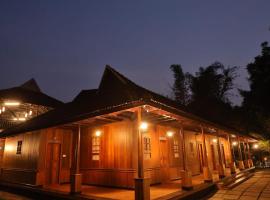 Viesnīca Riparian Ayur Resort pilsētā Thattakād