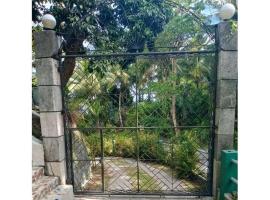 5 Bedroom house in Poblacion Cebu, hotel en Compostela
