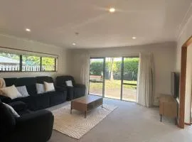 Cosy & Central 3 Bedroom Home