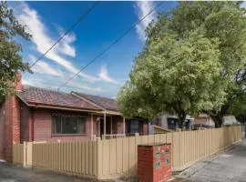 3BR2BA house in Glen Waverley Parking WIFI