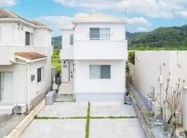 古宇利島まで車で10分の星降るやんばるテラス海まで徒歩3分のは1棟貸