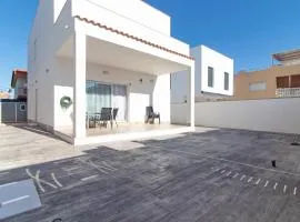 Global Vacacional, Moderno chalet en la playa de Almenara