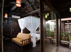 The Palm Tree Bungalow