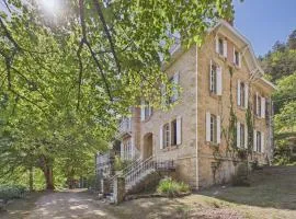 Grand manoir avec terrasse et piscine pour 10