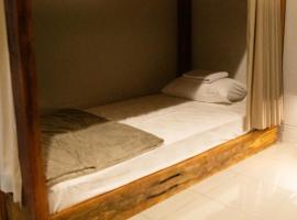 Natuna Surf and Stay, hotel a Bumbang