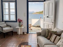 Boutique Seafront House I - Private Terrace & Views, hotel v destinácii Spetses