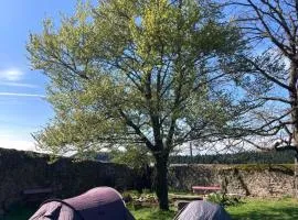 Tente et douche chaude