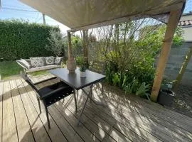 Grand Studio Indépendant avec Terrasse & Jardin