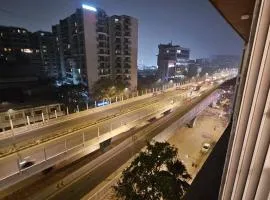 Private Room in Apartment near BKC