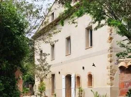 Bastide provençale 1855 avec terrasse et piscine commune, 100 m2, 3 chambres, Aubagne