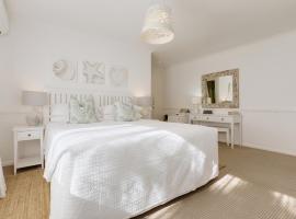 Amanzi Island Boutique Hotel, hotel i Knysna