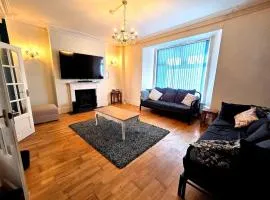 Large 5 Bedroom Home, Town Centre, Bike Park Wales