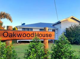 Spacious Outback Home for Groups and families with Private BBQ & Aircon, hotel di Tambo