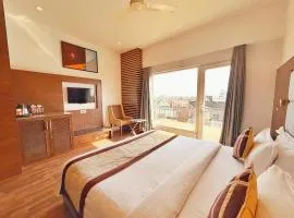 Sawera Grand Luxury Stay Near Golden Temple