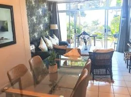 OceanFront- Resort Living Opposite Beach- Stunning