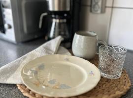 Seesteinen studio, hotelli kohteessa Iitti