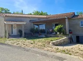 Maison provençale sur les hauteurs de Goudargues