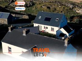 2BR Cottage By Travel Lets Self Catering Accommodation Donegal With Sea View、Fanadのホテル