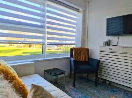 Modern Newly Renovated Home on the Broads, hotelli kohteessa Lowestoft