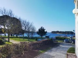 studio moderne les pieds dans l'eau