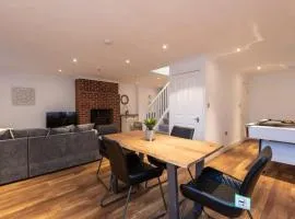 Beautiful Cottage in Durham with Pool Table