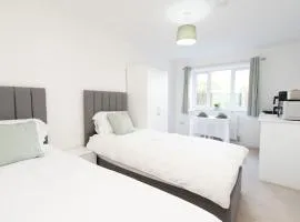 Self-Contained Private Entry and Parking