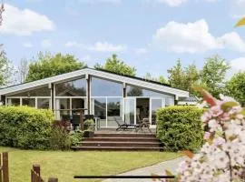 Spacious Holiday Home Near Beach And Nature