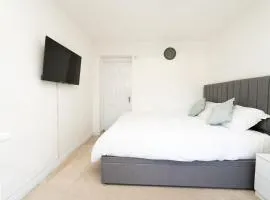 Self-Contained Private Entry and Parking