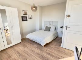 Maison en colocation, 2 salles de bains & WC, Wifi, Parking, proche CHU & Limoges: Isle'de bir otel