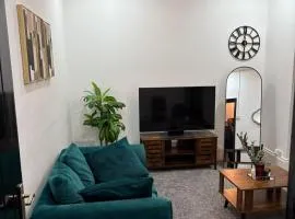 3 bed house in Telford close to hospital, Wellington Station with free parking, Netflix ideal for CONTRACTORS AND FAMILIES