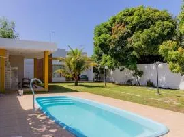 Casa com Piscina e Quadras em Condominio Jacuipe